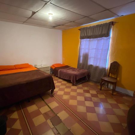 4 Grados Hostel Guatemala City Exterior photo