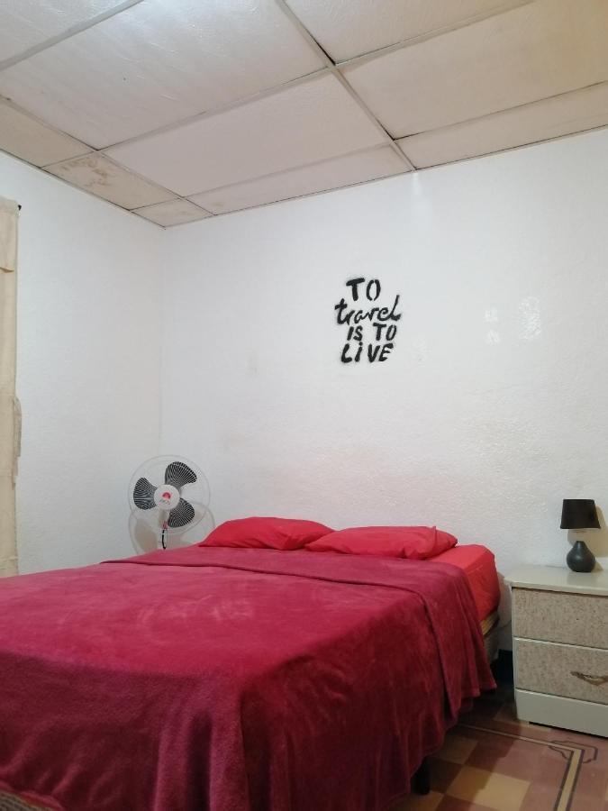 4 Grados Hostel Guatemala City Exterior photo