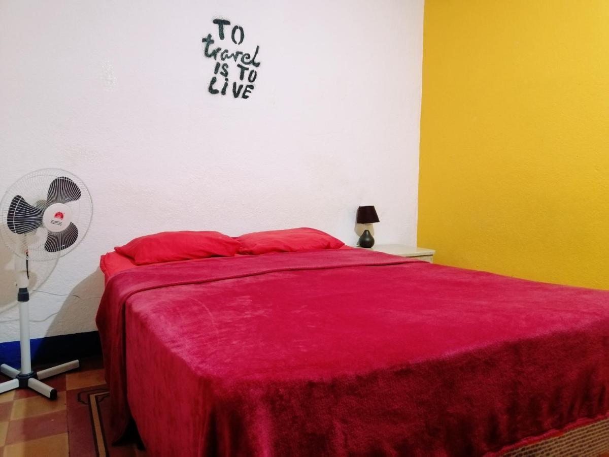 4 Grados Hostel Guatemala City Exterior photo