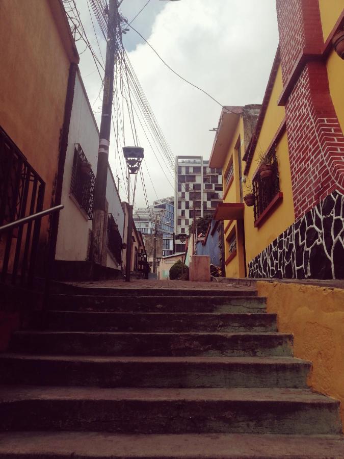 4 Grados Hostel Guatemala City Exterior photo