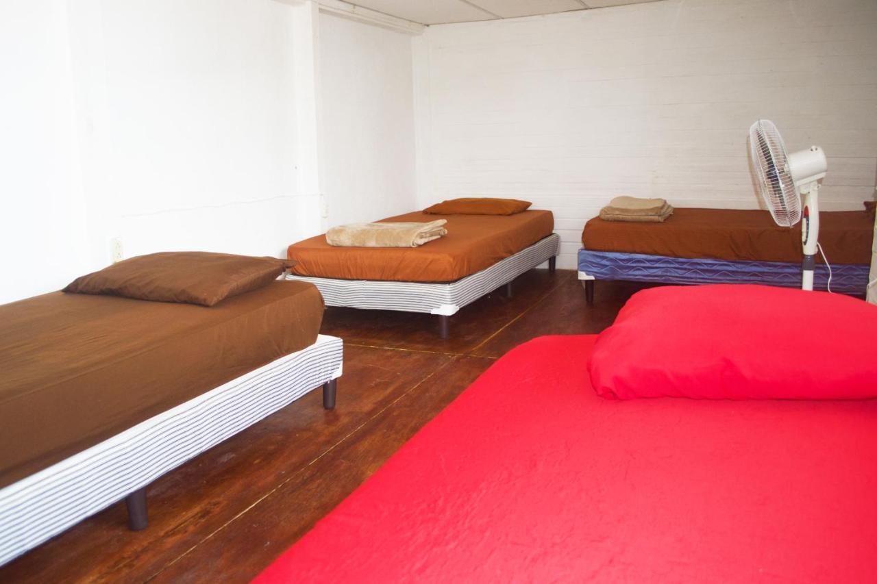 4 Grados Hostel Guatemala City Exterior photo